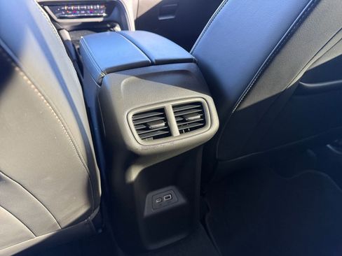 Used 2023 Buick Envision Essence image 24