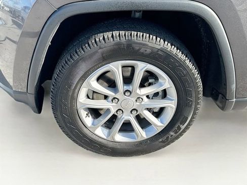 Used 2021 Jeep Grand Cherokee Laredo X image 31