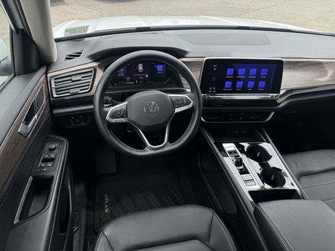 Used 2025 Volkswagen Atlas SEL AWD/4WD image 18