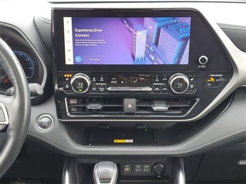 Used 2023 Toyota Highlander Limited image 16