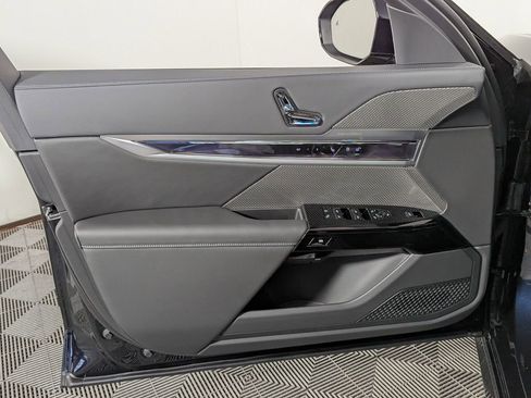 Used 2026 BMW i7 xDrive60 AWD/4WD image 16