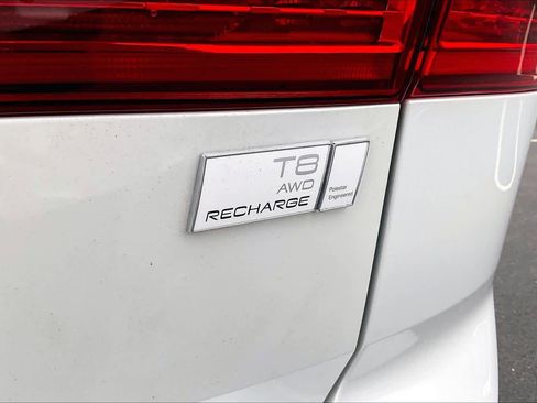 Used 2023 Volvo XC60 T8 Plus image 11