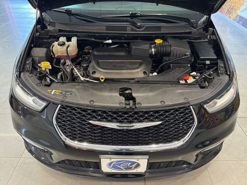 Used 2024 Chrysler Pacifica Touring-L image 54