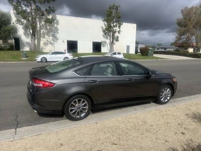 Used 2017 Ford Fusion SE w/ Fusion SE Technology Package