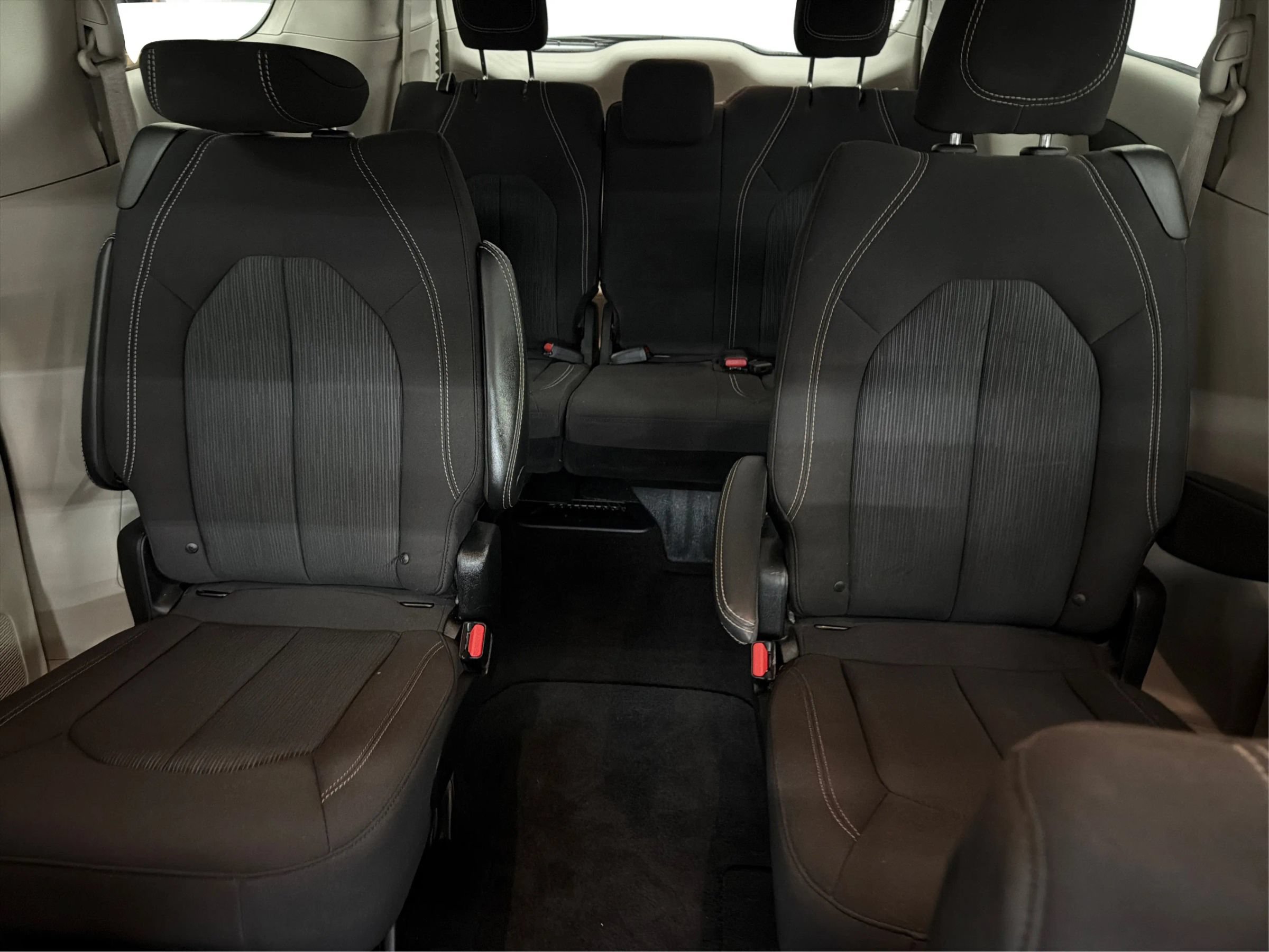 Used 2023 Chrysler Voyager LX FWD image 29