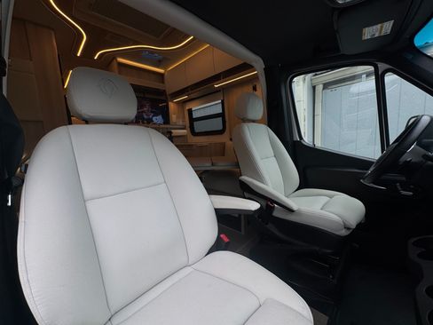 Used 2020 Mercedes-Benz Sprinter 3500 image 21