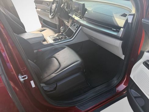 Used 2023 Kia Carnival LX FWD image 26