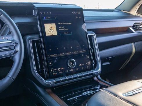 Used 2025 GMC Yukon XL Denali image 18