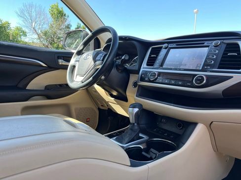 Used 2016 Toyota Highlander Limited AWD/4WD image 28