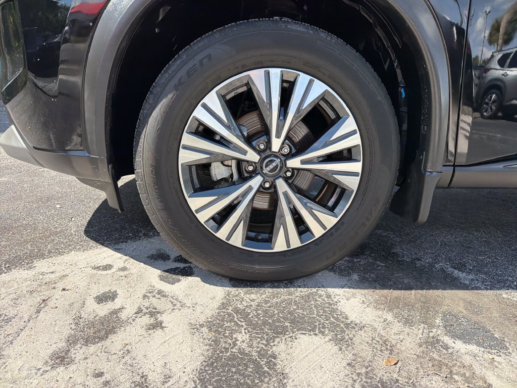 Used 2023 Nissan Rogue SV w/ SV Premium B Package FWD image 12