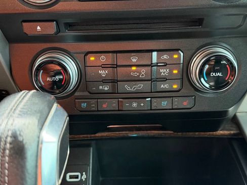 Used 2017 Ford F150 Platinum w/ Equipment Group 701A Luxury AWD/4WD image 35