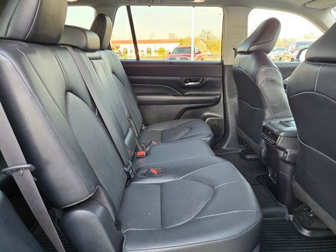 Used 2025 Toyota Grand Highlander AWD Hybrid image 26