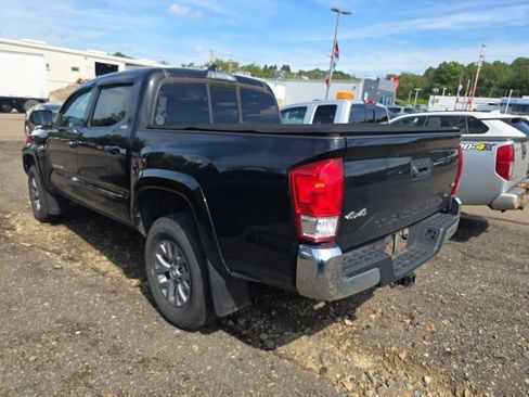 Used 2017 Toyota Tacoma SR5 w/ Tow Package AWD/4WD image 10