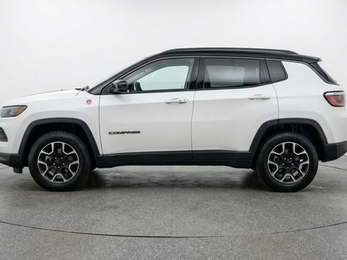 Used 2025 Jeep Compass Trailhawk image 5