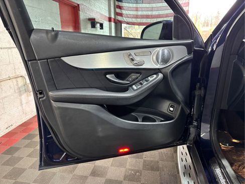 Used 2019 Mercedes-Benz GLC 300 4MATIC image 17