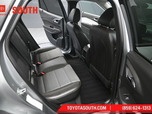 Used 2025 Chevrolet Trax LT w/ LT Convenience Package FWD image 29