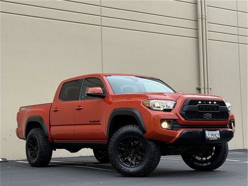 Used 2018 Toyota Tacoma TRD Off-Road image 21