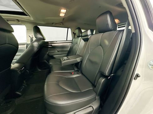Used 2024 Toyota Highlander Limited AWD/4WD image 26