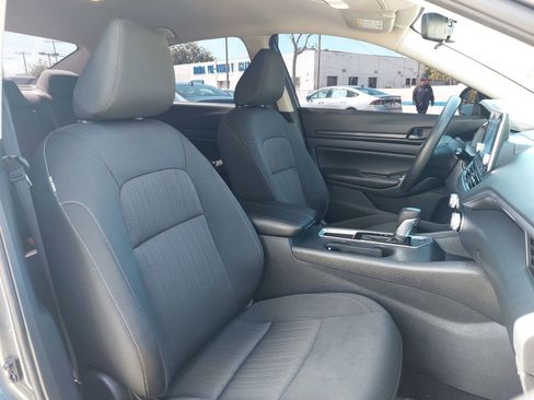 Used 2025 Nissan Altima 2.5 S FWD image 10