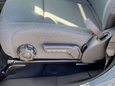 New 2025 Jeep Gladiator Sport image 15