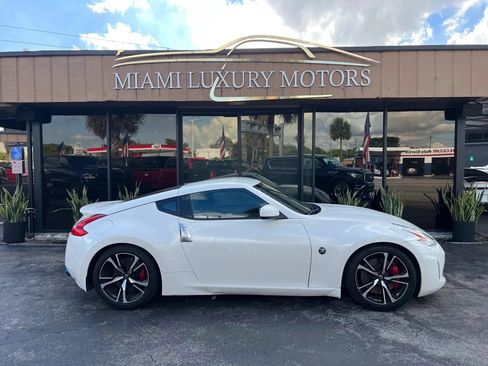 Used 2017 Nissan 370Z Coupe RWD image 1
