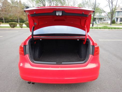 Used 2011 Volkswagen Jetta SE FWD image 25