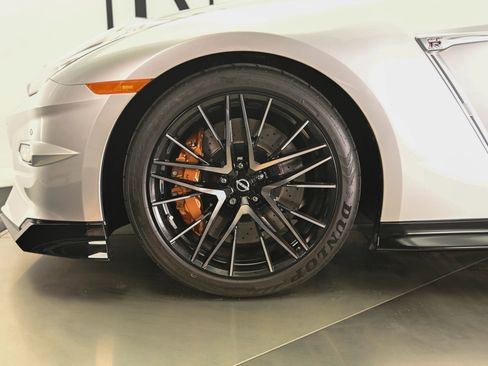 Used 2024 Nissan GT-R Premium w/ Floor Mat Package AWD/4WD image 30