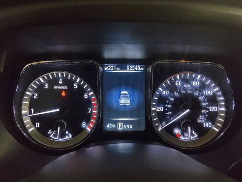 Used 2017 Nissan Titan SV image 23