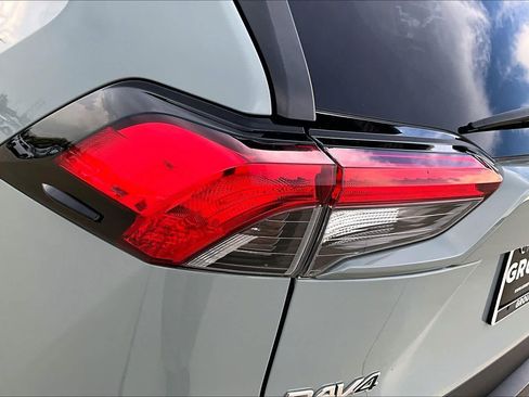 Used 2019 Toyota RAV4 XLE w/ Convenience Package FWD image 29
