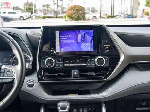 Used 2023 Toyota Highlander XLE image 13