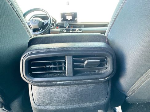 Used 2025 Honda Pilot Sport image 27