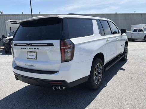 Used 2023 Chevrolet Suburban Z71 w/ Z71 Off-Road Package AWD/4WD image 8