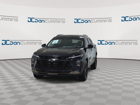 Used 2025 Chevrolet Trax ACTIV w/ Sunroof Package FWD image 3