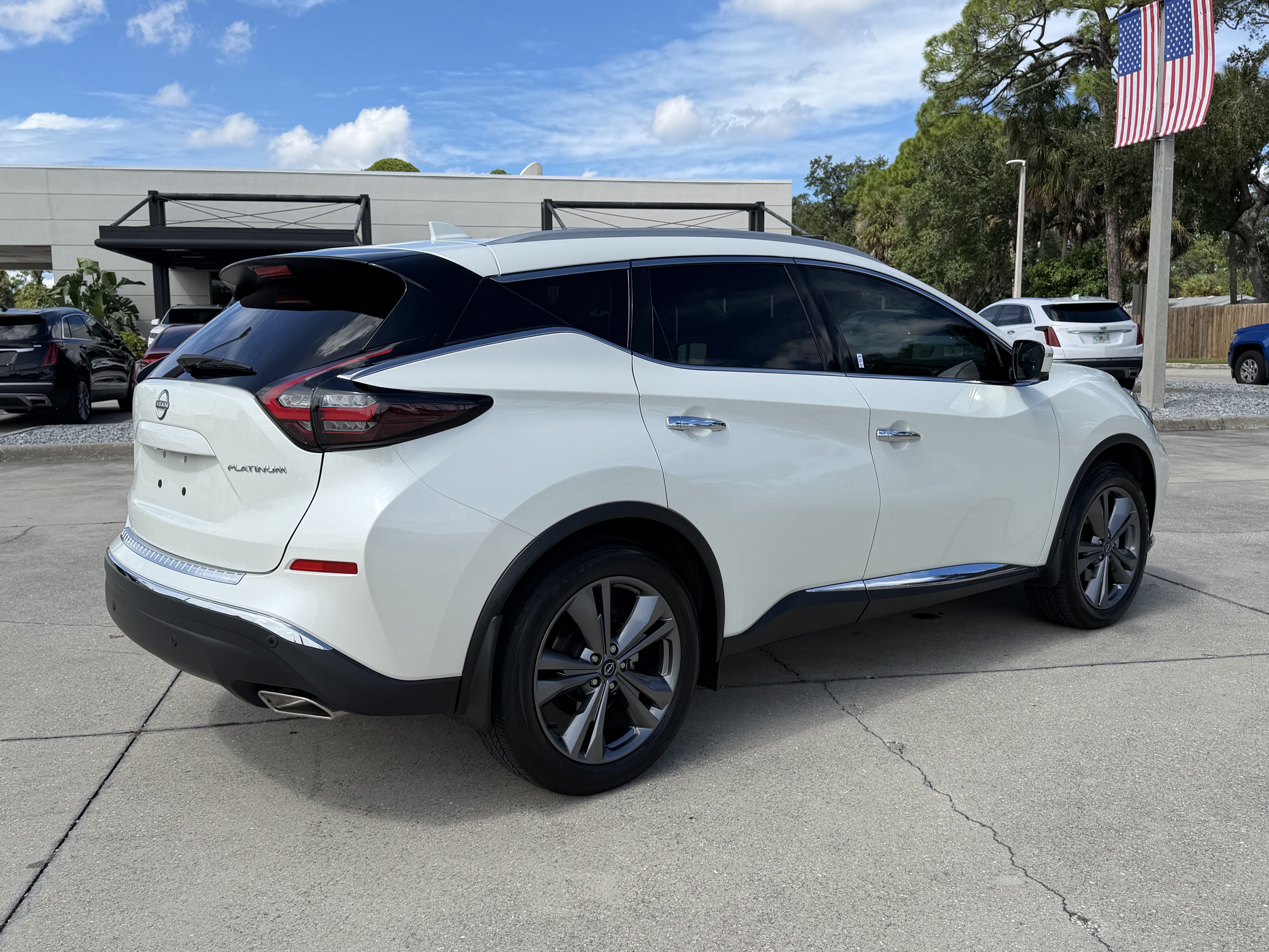Used 2023 Nissan Murano Platinum w/ Cargo Package FWD image 3