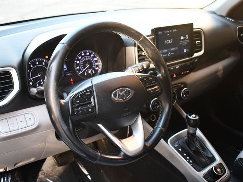Used 2022 Hyundai Venue SEL w/ Cargo Package image 17