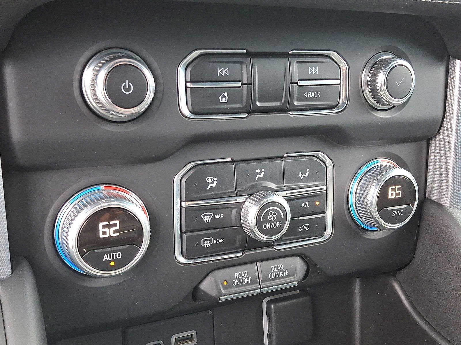 Used 2022 GMC Yukon SLE w/ Gmc Pro Safety Plus Package AWD/4WD image 25