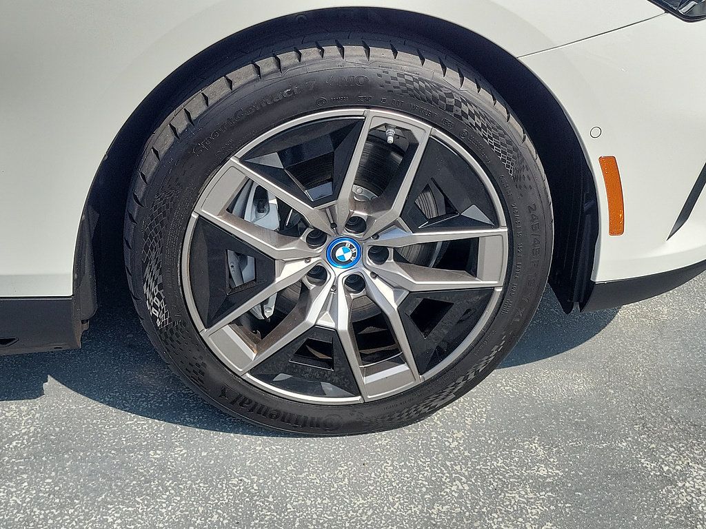 Used 2024 BMW i5 eDrive40i w/ Convenience Package RWD image 5