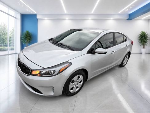 Used 2017 Kia Forte LX w/ LX Popular Package FWD image 3