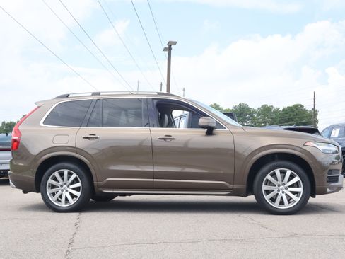 Used 2017 Volvo XC90 T6 Momentum w/ Vision Package AWD/4WD image 6