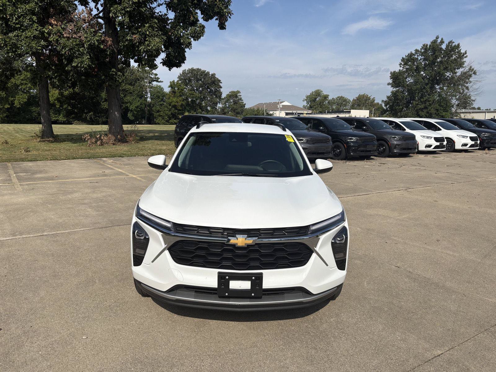 Used 2025 Chevrolet Trax LT w/ LT Convenience Package FWD image 19