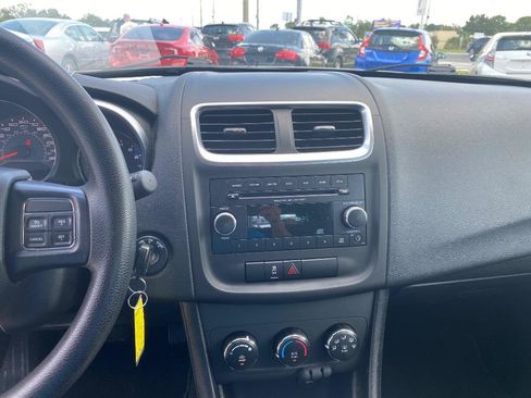 Used 2013 Dodge Avenger SE FWD image 29