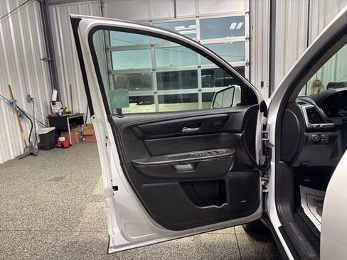 Used 2017 GMC Acadia Limited SLT image 7