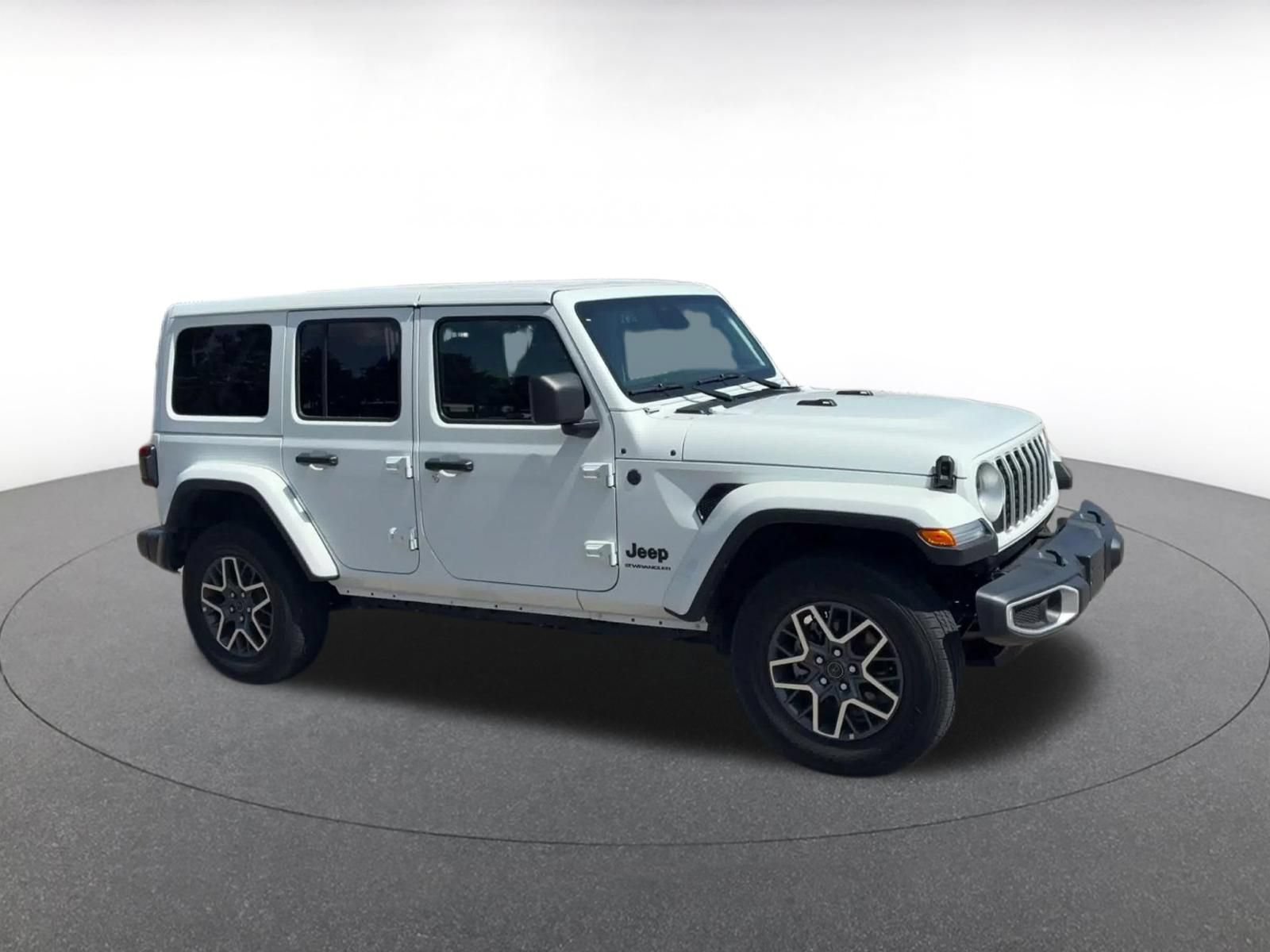 Used 2025 Jeep Wrangler Unlimited Sahara AWD/4WD image 2