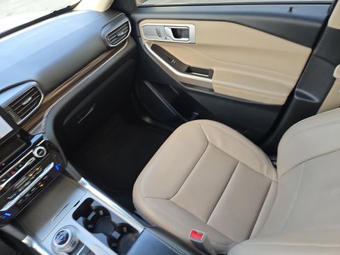 Used 2023 Ford Explorer Limited w/ Equipment Group 301A image 17