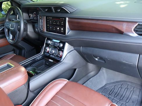 Certified 2024 GMC Yukon Denali Ultimate w/ LPO, Floor Liner Package AWD/4WD image 42
