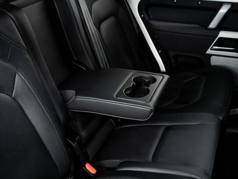 Used 2023 Land Rover Defender 130 X-Dynamic SE image 34