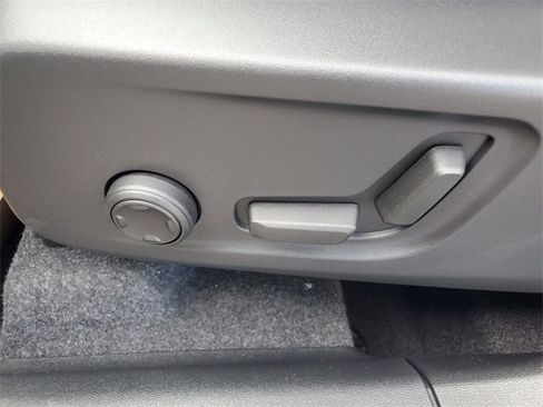 New 2026 Volvo XC40 B5 Core w/ Climate Package image 14