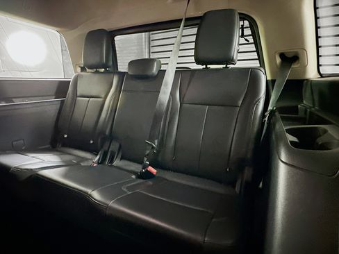 Used 2024 Ford Expedition XLT image 27