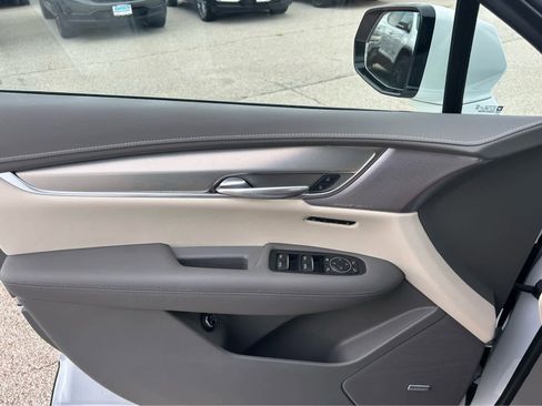 Used 2025 Cadillac XT5 Premium Luxury image 6