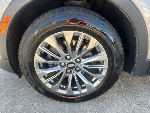 Used 2025 Cadillac XT4 Premium Luxury FWD image 7
